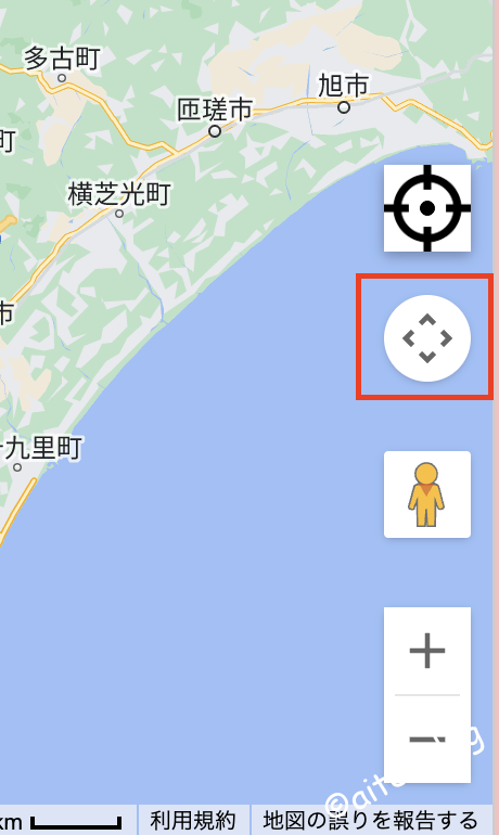 Google マップの右側のコントロール（カメラコントロールを赤枠で囲んでいる）